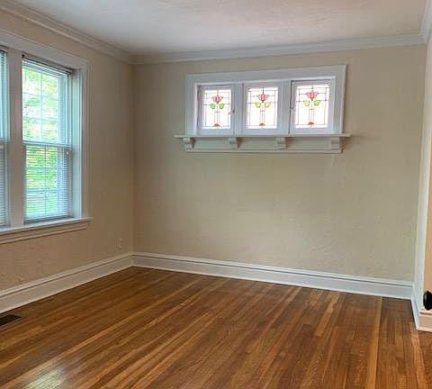 3rd image of 5220 Lansdowne Ave Floor 1