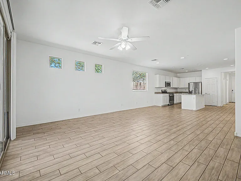 5722 W Getty Dr — Photo 14