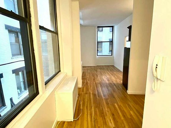 5th image of 11 Maiden Ln #4EE