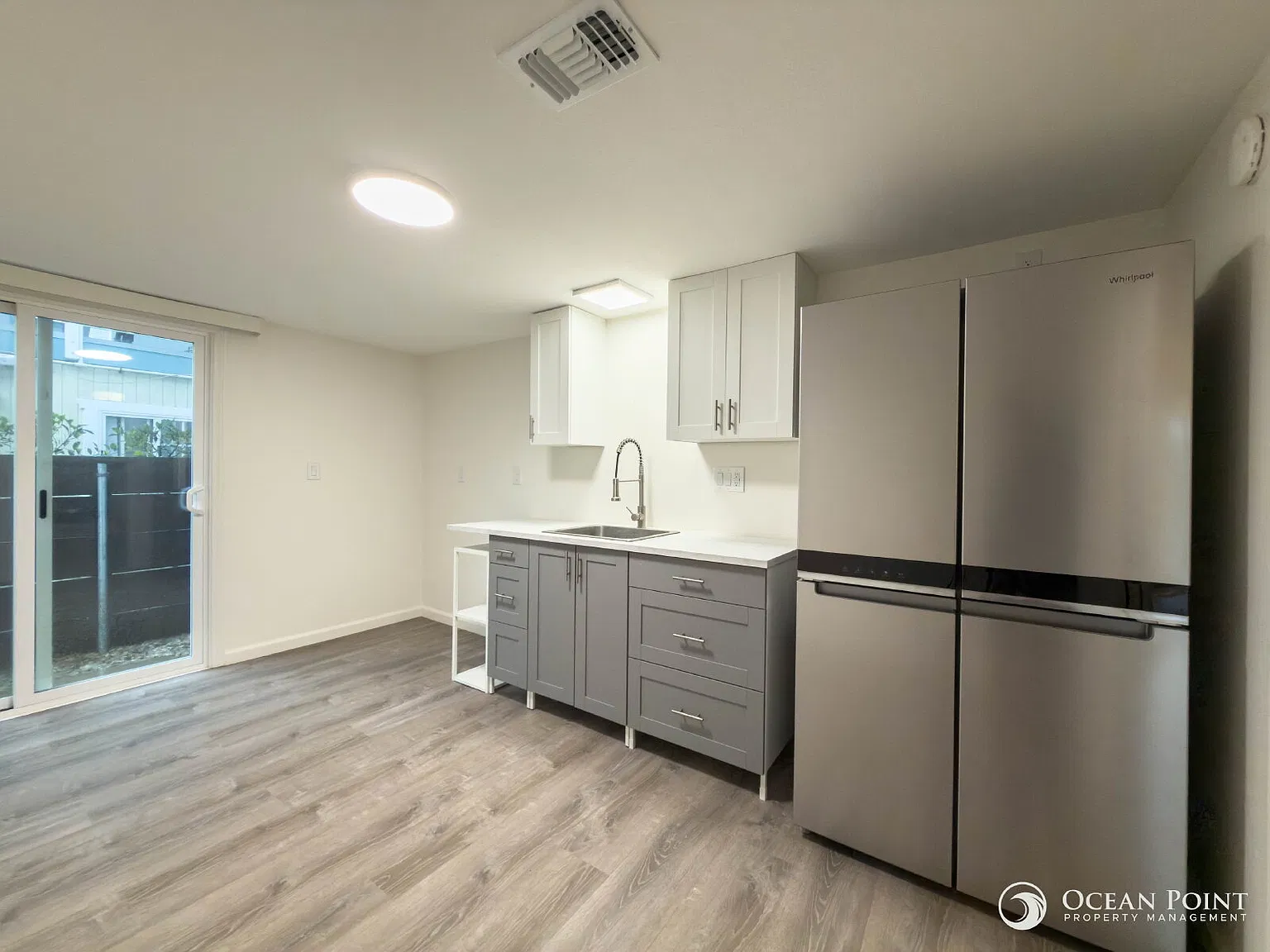 3 bed, 3.0 bath, 2563 sqft, $6,800 — Photo 4