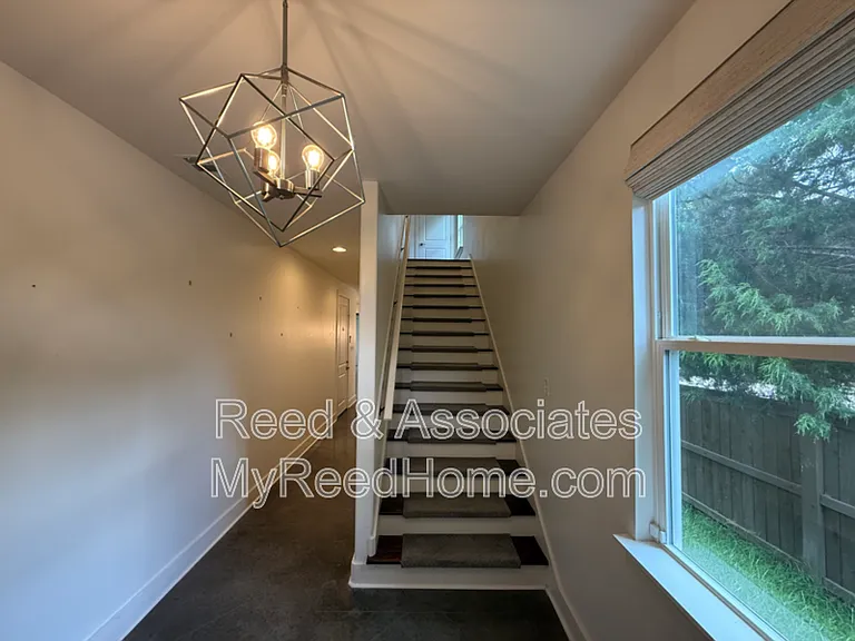 1080 Blythe St — Photo 9