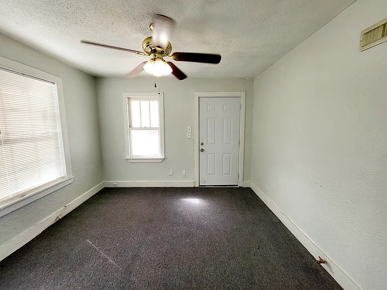 1007 S Main St #A — Photo 3