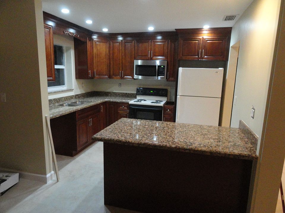 1st image of 1320 NE 46th St