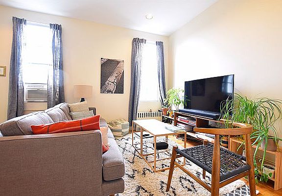 2nd image of 1439 Myrtle Ave #3B
