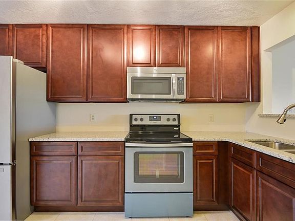 4th image of 2628 Albion Ave Unit 2