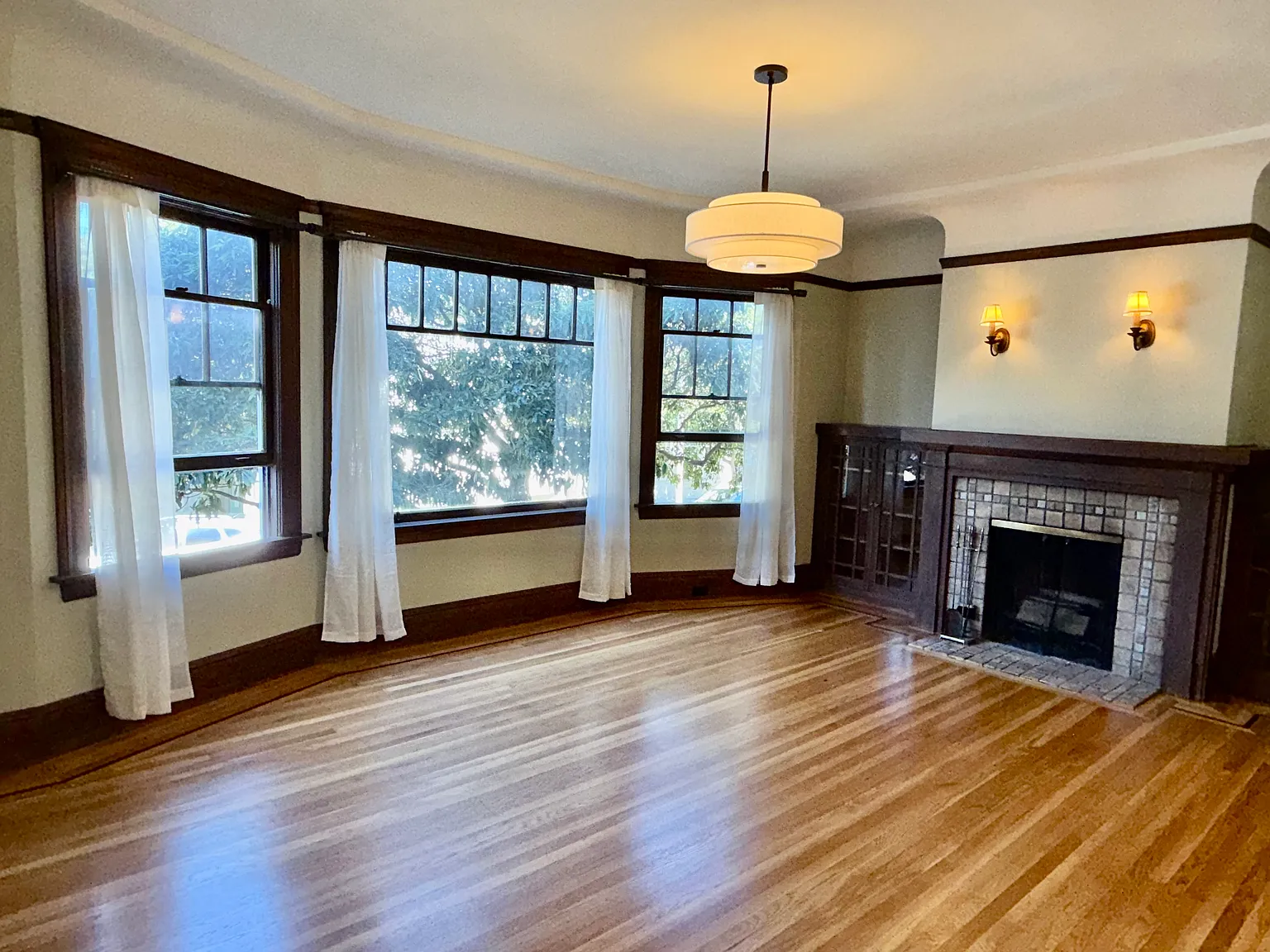 2 bed, 1300 sqft, $6,800 — Photo 2