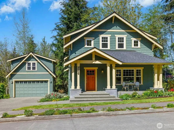 9506 NE North Town Loop, Bainbridge Island, WA 98110