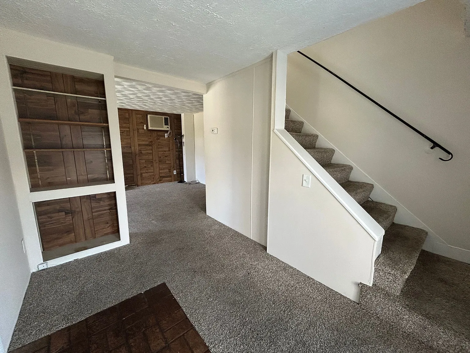 4 bed, 2280 sqft, $2,000 — Photo 4