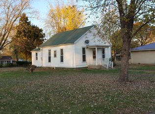 351 W Washington Ave, Roodhouse, IL 62082