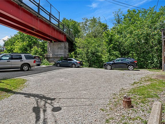 3rd image of 3772 Millers Run Rd