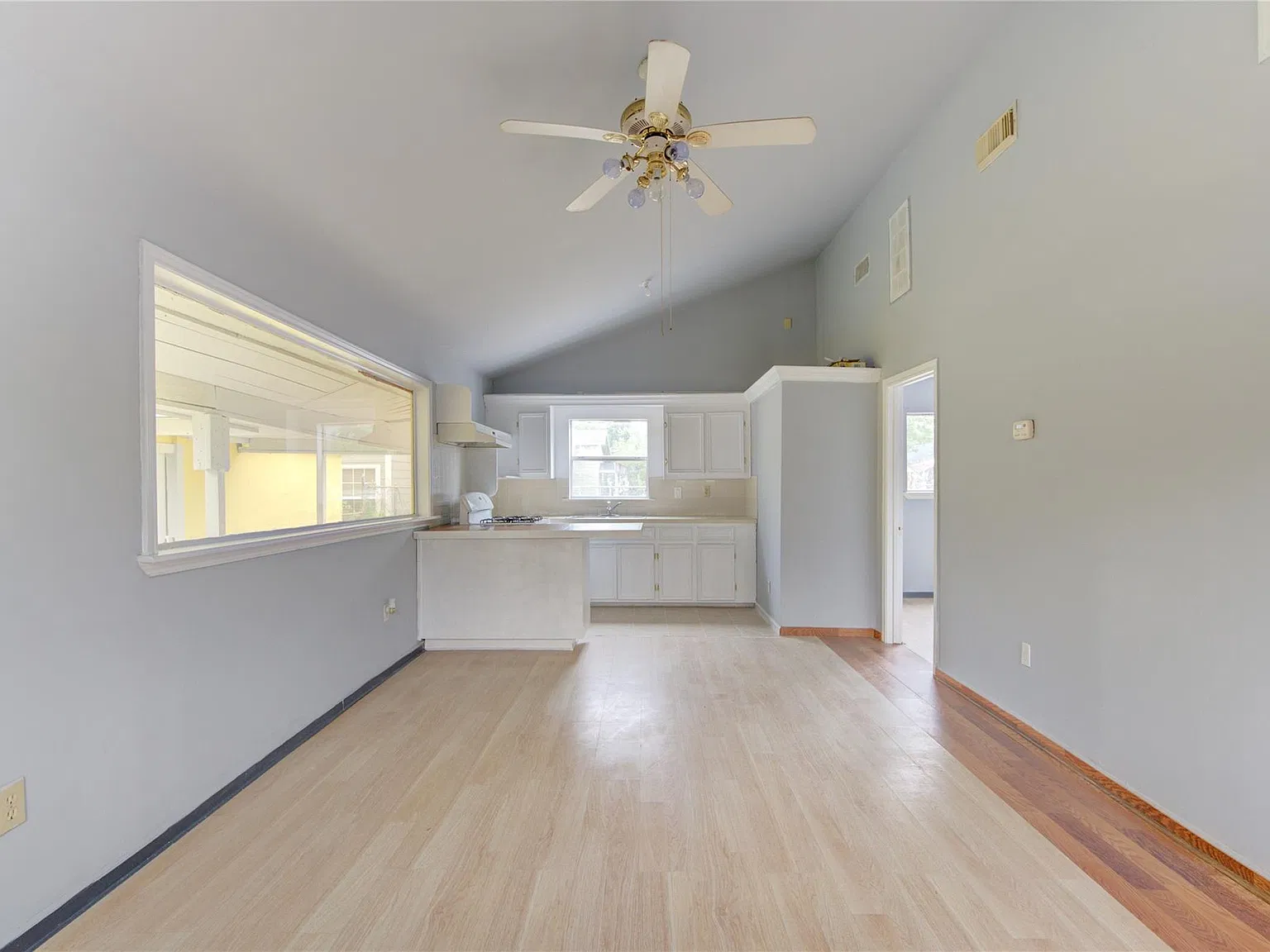 2 bed, 1.0 bath, 950 sqft, $1,150 — Photo 2