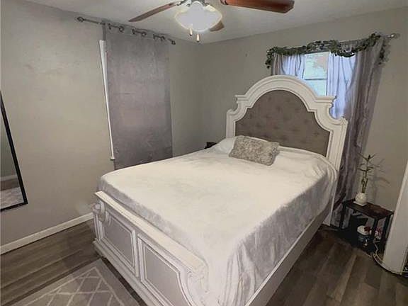 4th image of 25195 West St