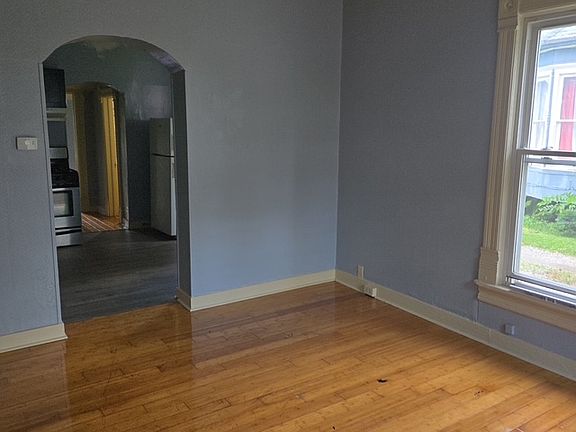 2nd image of 647 W Lexington Ave APT A