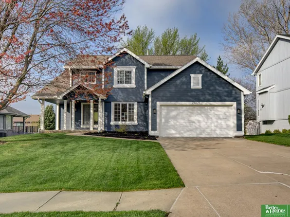 2009 Liberty Ln, Papillion, NE 68133