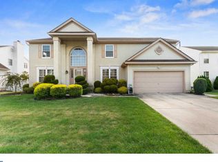 6 E Meadowbrook Cir, Sicklerville, NJ 08081