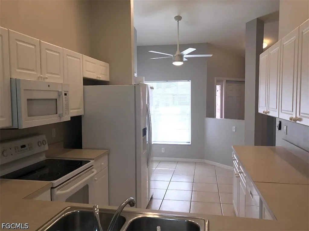 2 bed, 2.0 bath, 1158 sqft, $1,550 — Photo 2