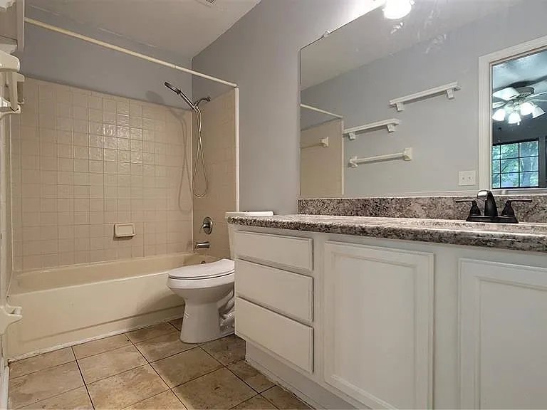 819 SW 57th Ter — Photo 10