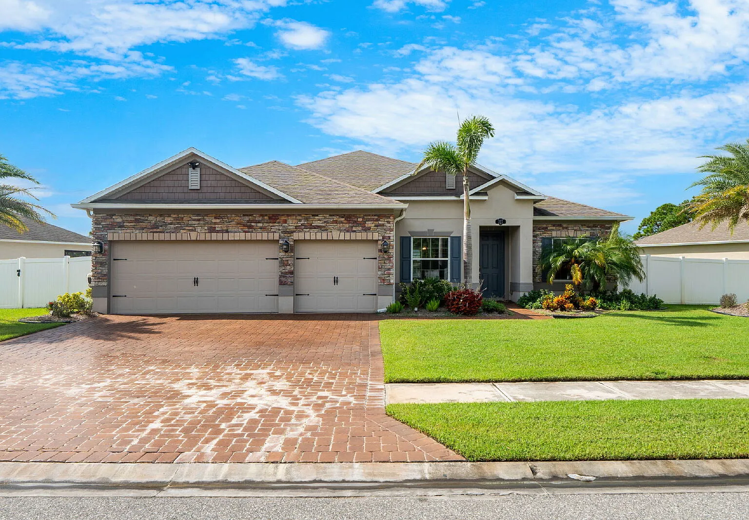 4 bed, 3.0 bath, 2428 sqft, $4,700 — Photo 1