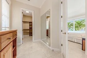 901 SE Riverside Dr — Photo 52