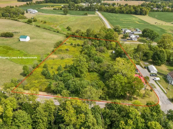 21 Hoskins Rd, Wilmington, OH 45177
