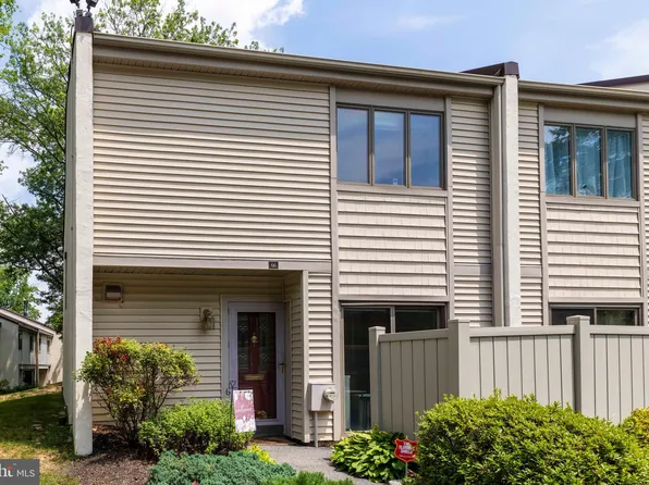 66 Twin Brooks Dr, Willow Grove, PA 19090