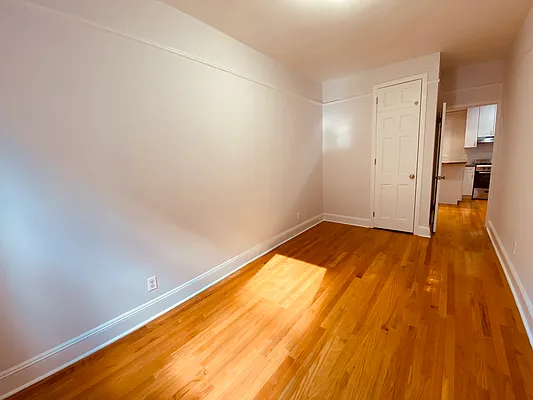 Rented by Metropolis Real Estate of Manhattan | media 17
