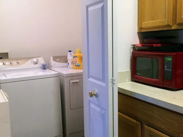 2856 S Knightsbridge Cir, Ann Arbor, MI 48105