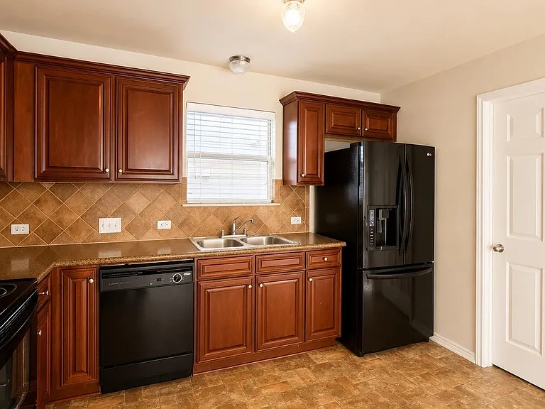 710 Alamo Plaza Dr — Photo 7