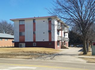 895 S 11th St, Marion, IA 52302