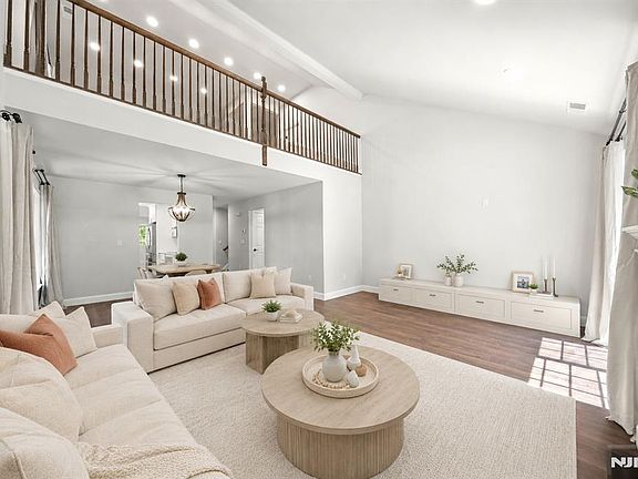 2nd image of 25 Woods Edge Rd #25