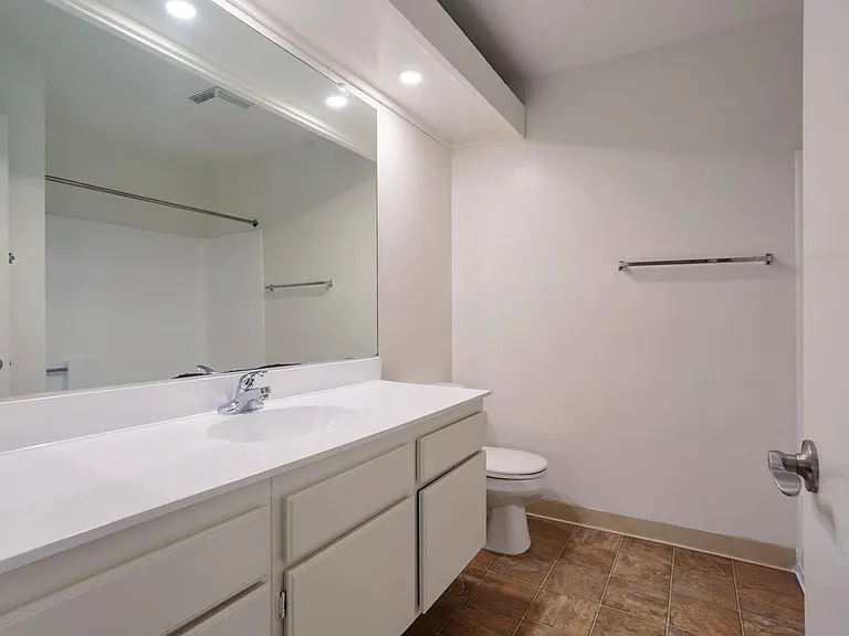 1130 E Alosta Ave — Photo 13