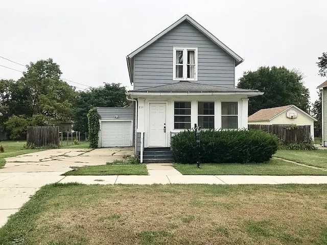 211 Moseley St photo 1