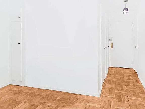 2nd image of 525 W 236th St APT 1G