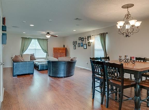 3rd image of 716 Mallard Dr