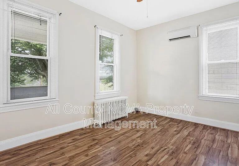 305 9th St #2 — Photo 6
