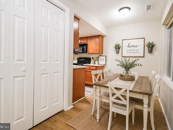 5th image of 1107 Commanders Way S