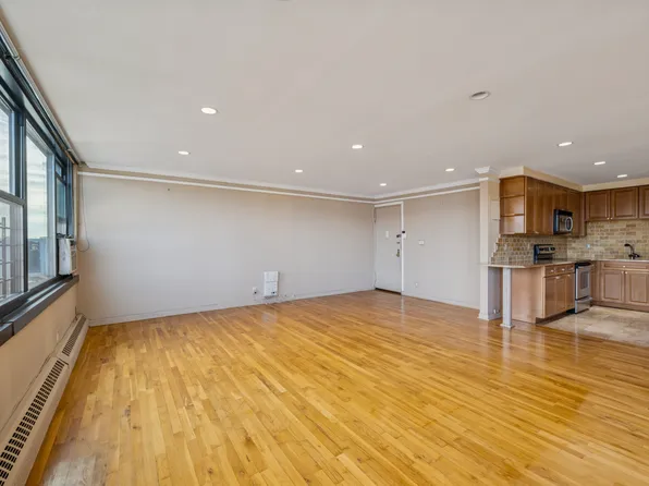 166-26 Powells Cove Boulevard image 4 of 24