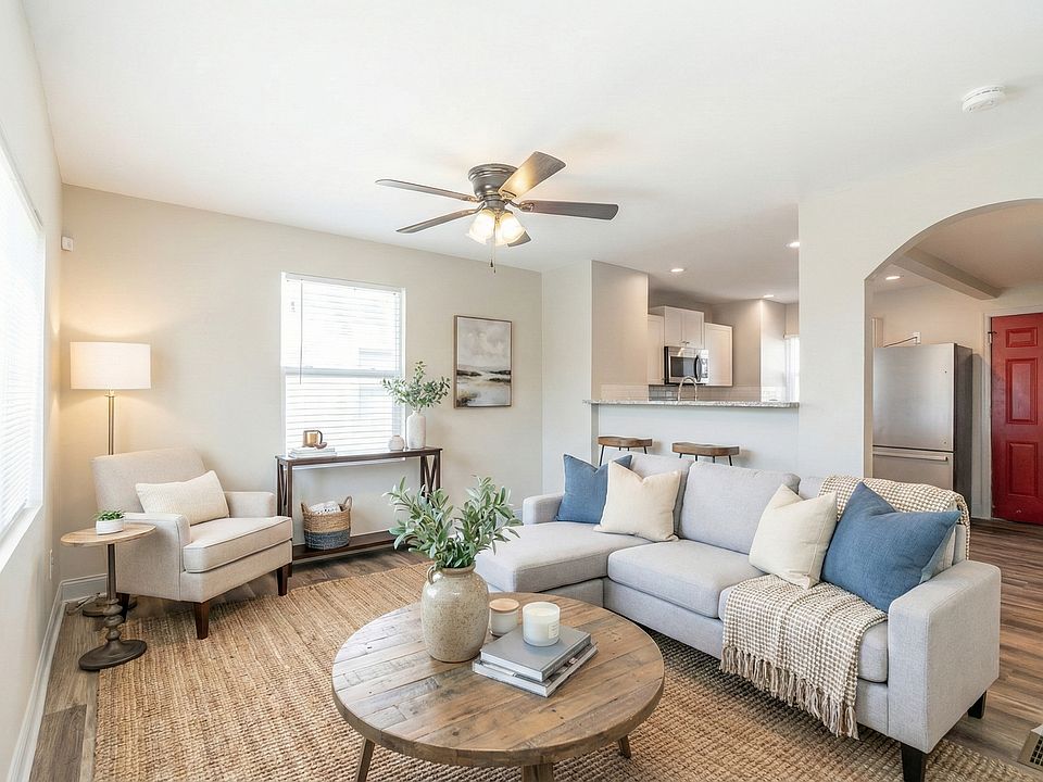 Living room
Virtually staged