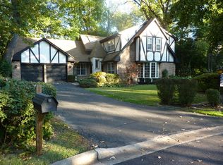 4711 Woodland Ct, Rolling Meadows, IL 60008