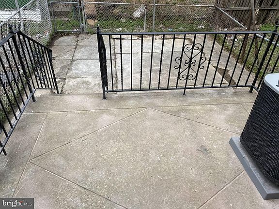 4th image of 7207 Buist Ave
