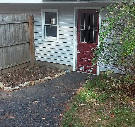 4th image of 22 Stewart Dr