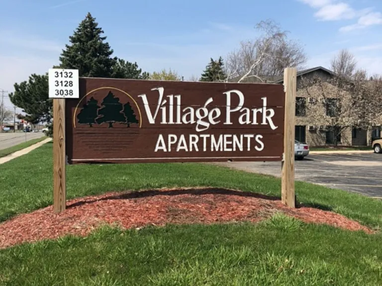 Village Park Apartments-Appleton — Photo 8