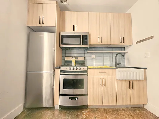 Rented by RELEASE NY | media 4