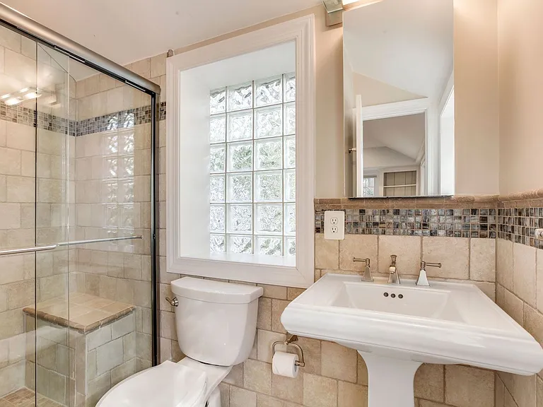 3233 Stephenson Pl NW — Photo 16