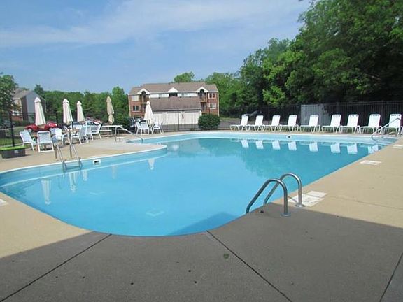 3rd image of 556 Aspen Glen Dr