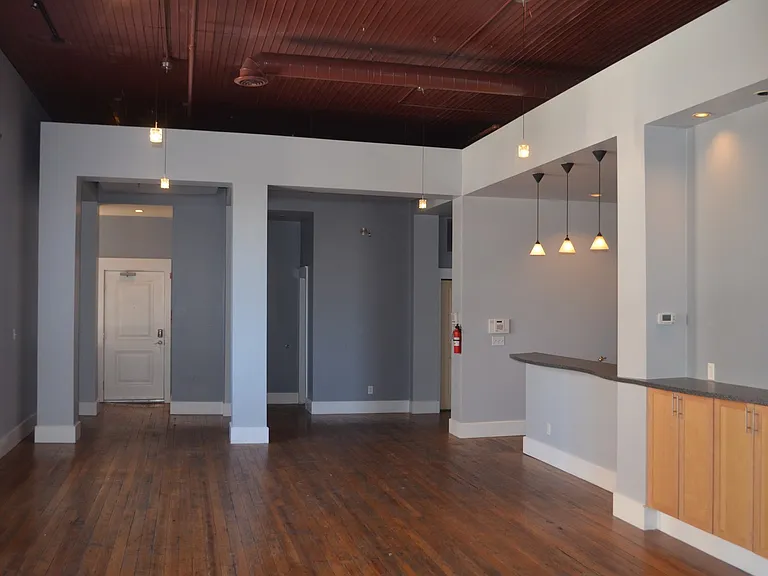222 N College Ave — Photo 35