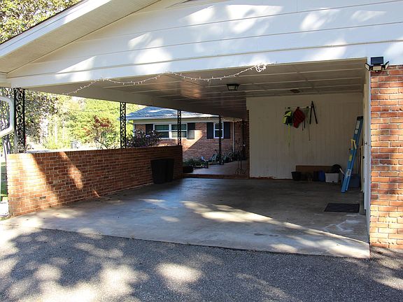 4th image of 2409 Miranda Ave
