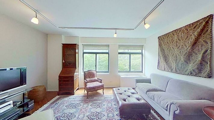 1st image of 124 E 79th St #33C