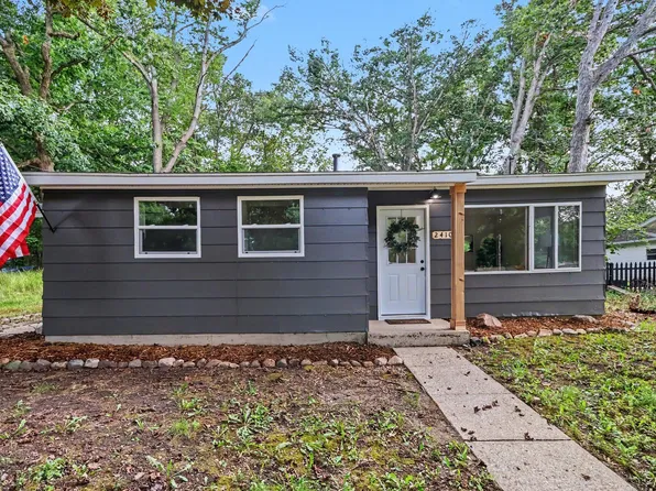 2410 Monterey Dr, Kalamazoo, MI 49004