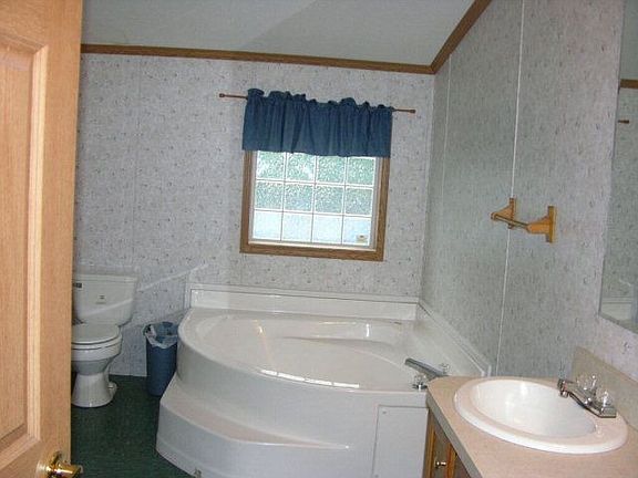 4th image of 2529 Curtis Pike